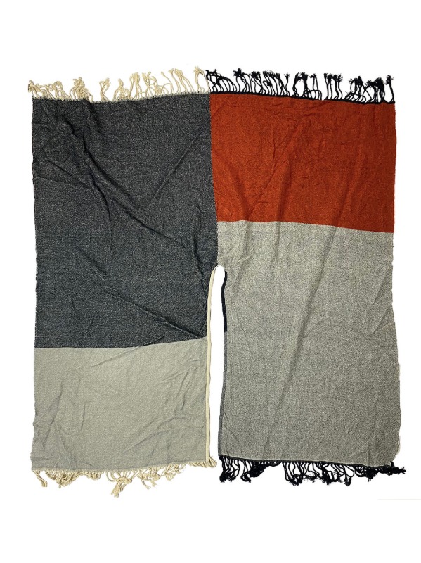 Color blocked cape blanket &amp; muffler
