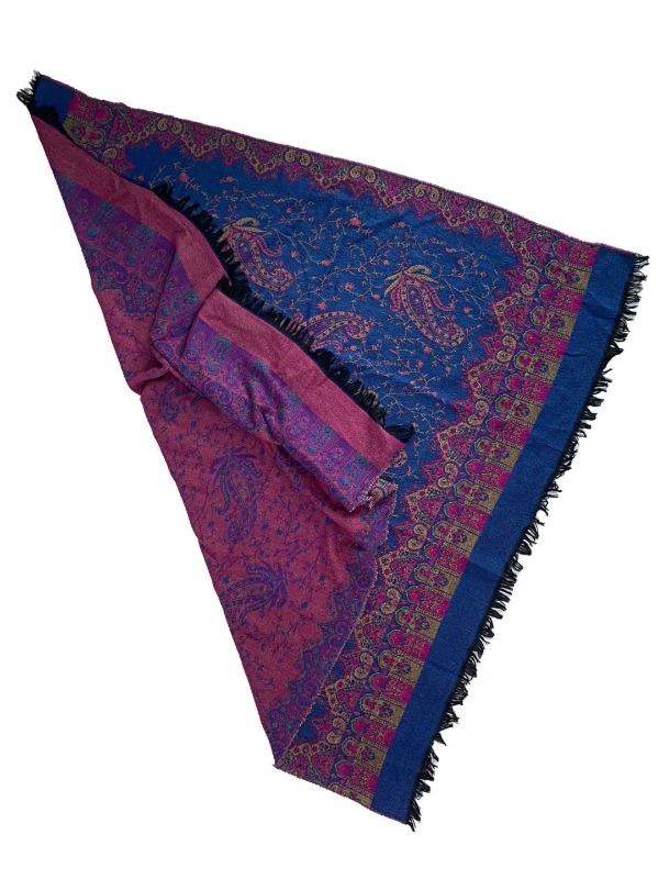Reversible blue pink pattern rug