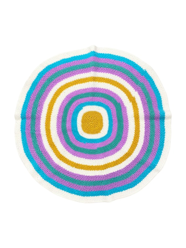 Knitted circle rug